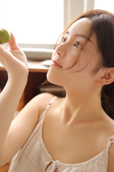女人带毛的真人图片